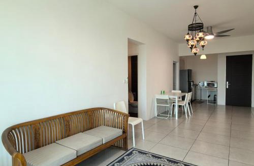 Kampung Masjid Timah Apartment | Meritus Comfy 3 Bedroom with 8 Pax