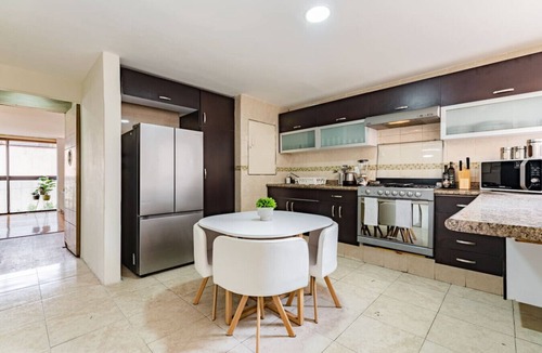 Cuauhtemoc Apartment | Mid-Century Charm in the Heart of the City
