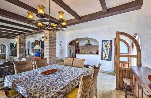 Amapas Condo | Mid-Century Modern Condo w/Patio & Ocean Views!