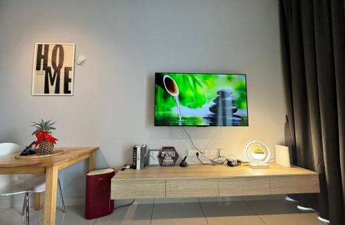 Central District Apartment | Midvalley Southkey Mosaic 2BR Suite Homestay by Jfive