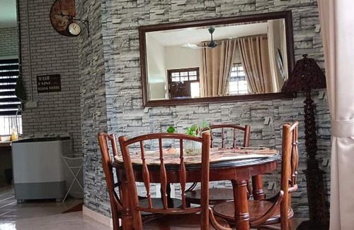 Kampung Padang Luas Ski Chalet | mikaadam homestay