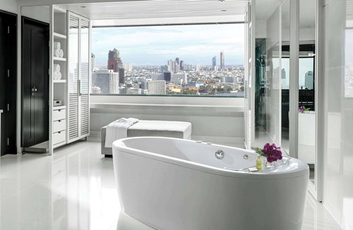 Khlong Ton Sai Hotel | Millennium Hilton Bangkok