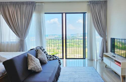 Shah Alam Apartment | Minimalist Studio Trefoil Setia Alam linked bridge to Mall and Convention Centre near to NIH Peninsula