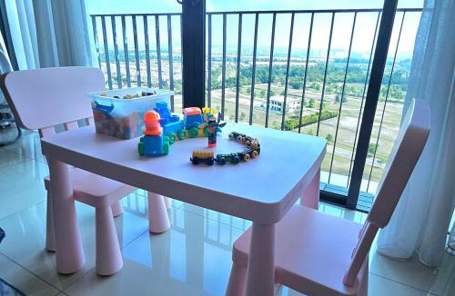 Shah Alam Apartment | Minimalist Studio Trefoil Setia Alam linked bridge to Mall and Convention Centre near to NIH Peninsula