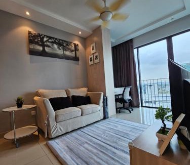 Shah Alam Apartment | Minimalist Studio Trefoil Setia Alam linked bridge to Mall and Convention Centre near to NIH Peninsula