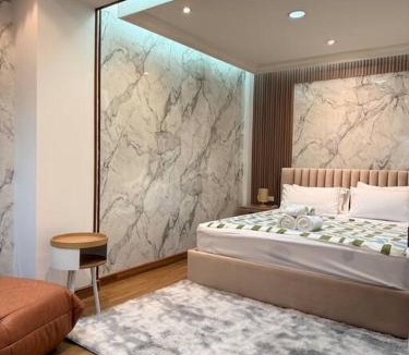 Khlong Toei Nuea Villa | Miq Asoke 5BR Sukhuvit15