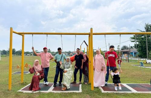 Kampong Pulau Kandis Bed & Breakfast | Misah