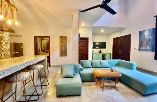 Kampot House | Modern 2-bedroom townhouse with rooftop terrace