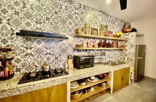 Kampot House | Modern 2-bedroom townhouse with rooftop terrace
