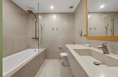 Son Tra Apartment | Modern 2BR Suite Ocean View High Floor Hotel Residence Walk to Beach