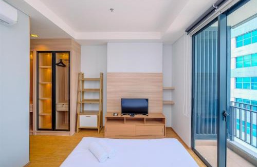 Mampang Prapatan Apartment | Modern and New 1BR across LRT Station Samara Suites Apartment By Travelio