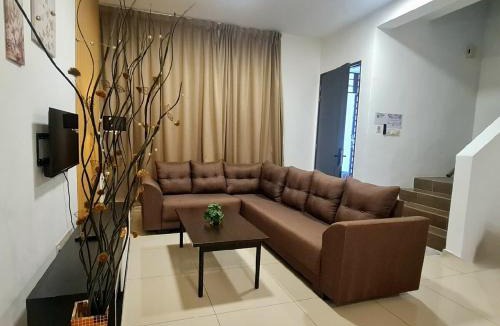 Kuala Langat District House | Modern Cozy Retreat Banting Private BBQ Kids Pool Corner Lot