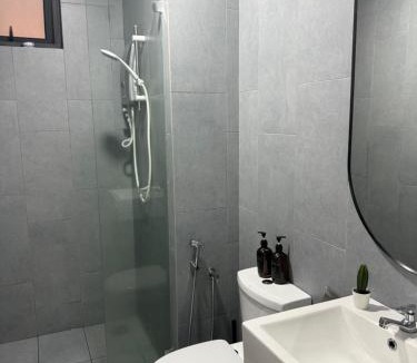 Taman Pertama Apartment | Modern KL City M vertica condo near MRT, TRX & Sunway Velocity, infinity pool & Parking