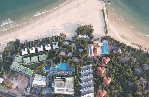 Phu Hai Beach Villa | Modern Luxury 3-bedroom Villa on the beach in Mui Ne includes Breakfast