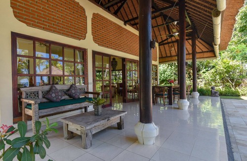 Dencarik Villa | Modern, Luxury and Spacious Beach front Villa with Private Pool & Staff