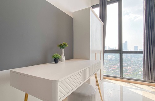 Mampang Prapatan Apartment | Modern Monochromatic 2Br Near Lrt Station At Apartment Samara Suites