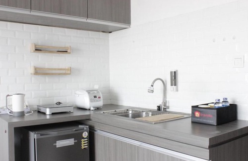 Cibaduyut Apartment | Modern & Spacious 1BR at Mekarwangi Square Apartment By Travelio