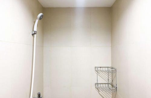 Duren Sawit Apartment | Modern Studio at Gateway Park LRT City Jatibening Apartment By Travelio