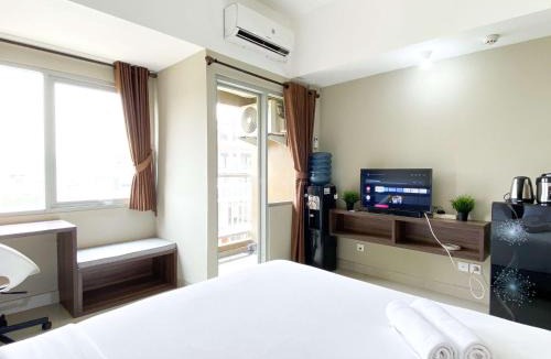 Duren Sawit Apartment | Modern Studio at Gateway Park LRT City Jatibening Apartment By Travelio