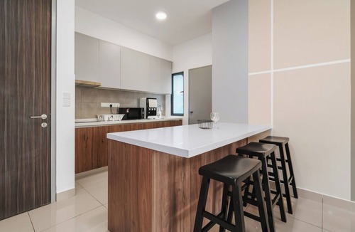 Taman Pertama Apartment | Modish Escape 4BR @ MVertica | MRT+ Wi-Fi + Netflx