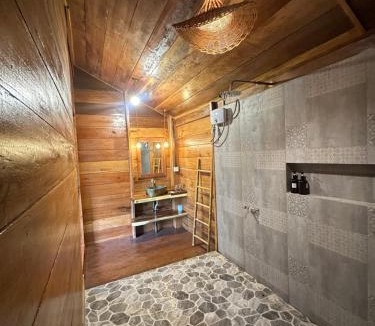 Sen Monorom House | Mondulkiri Pizza Bungalows