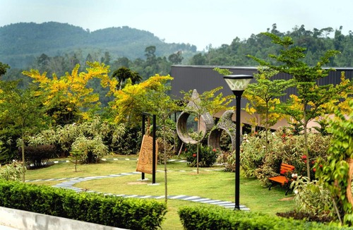Hulu Langat Hotel | Monkeys Canopy Resort