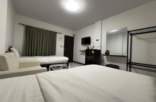 Lop Buri Hotel | Morning Home บ้านหมอนอิง