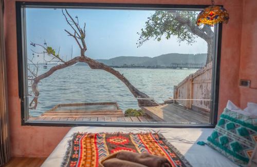 Koh Lan Hotel | Moroccan Beachfront Pool Villa Koh Larn