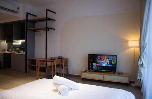 Petaling Jaya Apartment | Mossaz with Skypool by Light House