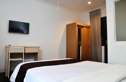 Cilandak House | Motel ∙ 8 guests