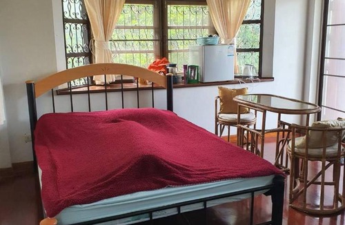 Phetchaburi House | Mountain Front Family Home Big Balcony For 4 Rare Birds, Bikes