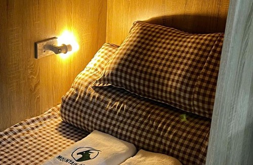 Ninh Binh Hostel | Mountain Goat Wooden Capsules Hostel 247