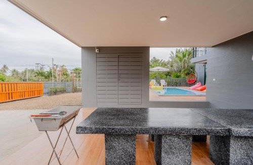 Thap Sakae Villa | Mountain & Sea Pool Villa ทับสะแก