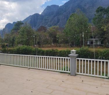 Vang Vieng Villa | Mountain view villa