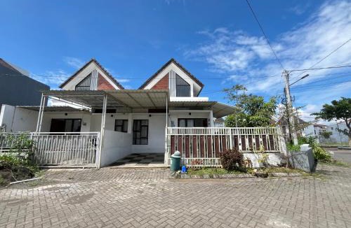 Dinoyo Villa | MP Villa New Ardmore A64 Malang