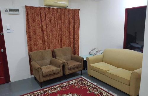 Merbau Sempak House | Mri Homestay Sg Buloh - 2 Br House with Centralised Private Pool