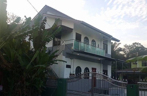 Merbau Sempak House | MRI Homestay Sg Buloh - 3 Bed/2 Bath GF