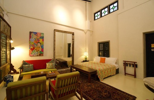 Chinatown Hotel | Muntri Mews