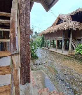 Tan Lac House | Muong Bi Homestay - a wooden stilt house owned by Uncle Lon in Luy Ai village