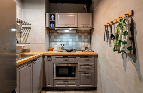 Nana Condo | Music Art 2-bedroom loft in vibrant CBD near mall, park, skytrain Nana