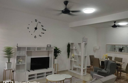 Kluang House | 2100 m² House ∙ 4 bedrooms ∙ 10 guests