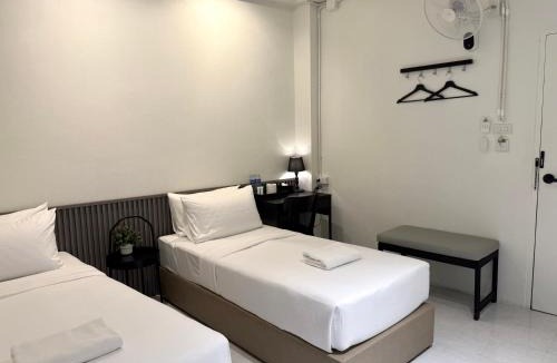 Chana Songkhram Hostel | My House Guesthouse & Restaurant