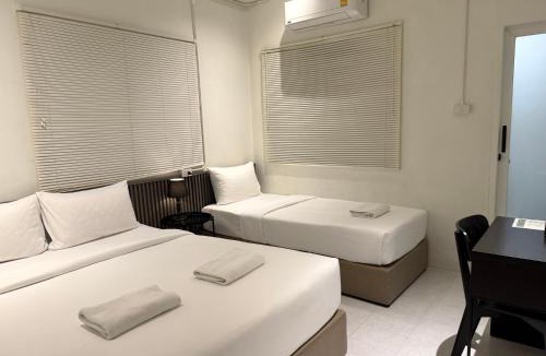 Chana Songkhram Hostel | My House Guesthouse & Restaurant