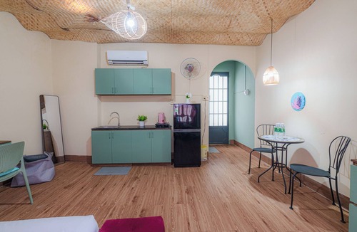 District 1 Bed & Breakfast | Nơi dừng chân lý tưởng với không gian phòng rộng rãi , một góc ban công chill