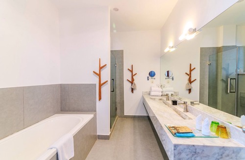 Mittakpheap Hotel | Naiya Sea Resort