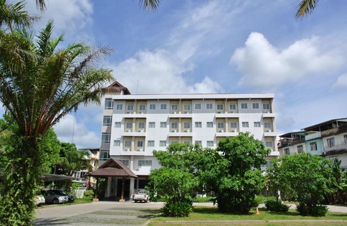 Chumphon Hotel | Nana Buri Hotel