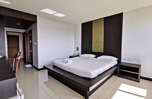 Chumphon Hotel | Nana Buri Hotel