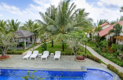 Ham Ninh Hotel | Naomi Resort