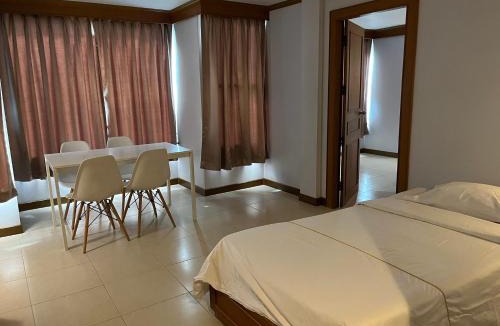 Chai Badan Hotel | Naraigrand Hotel (โรงแรมนารายณ์แกรนด์)