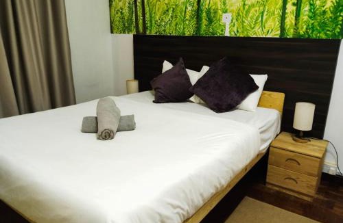 Kampung Surabaya Apartment | Natol Homestay - Riverbank Suites High Rise City Centre